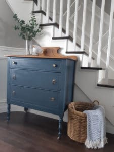 Chalk paint dresser. DIY furniture painting.